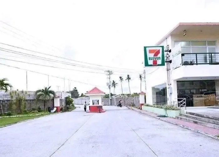 Mister Ghrays Hub Appartamento Lapu-Lapu City